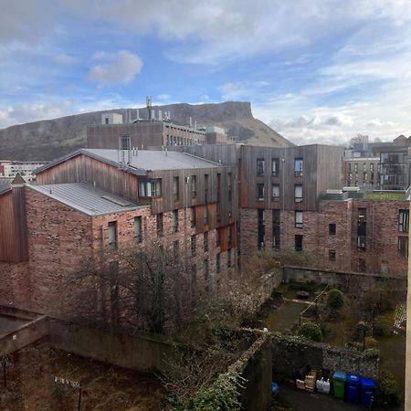 2 Bedroom Flat in the Royal Mile Единбург Екстериор снимка