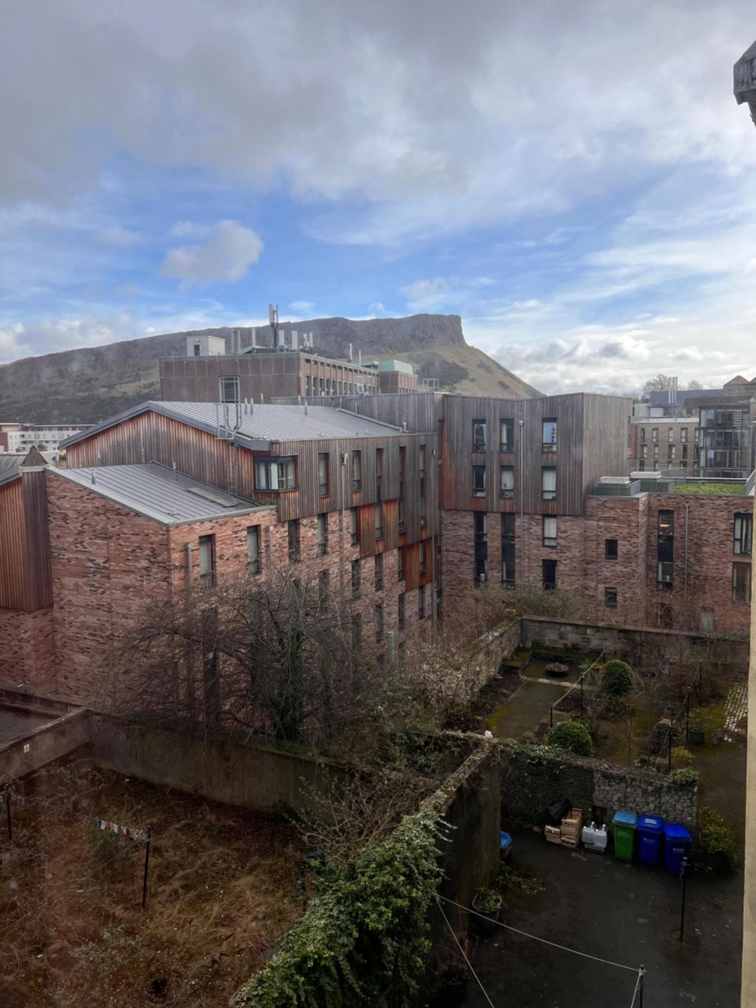 2 Bedroom Flat in the Royal Mile Единбург Екстериор снимка