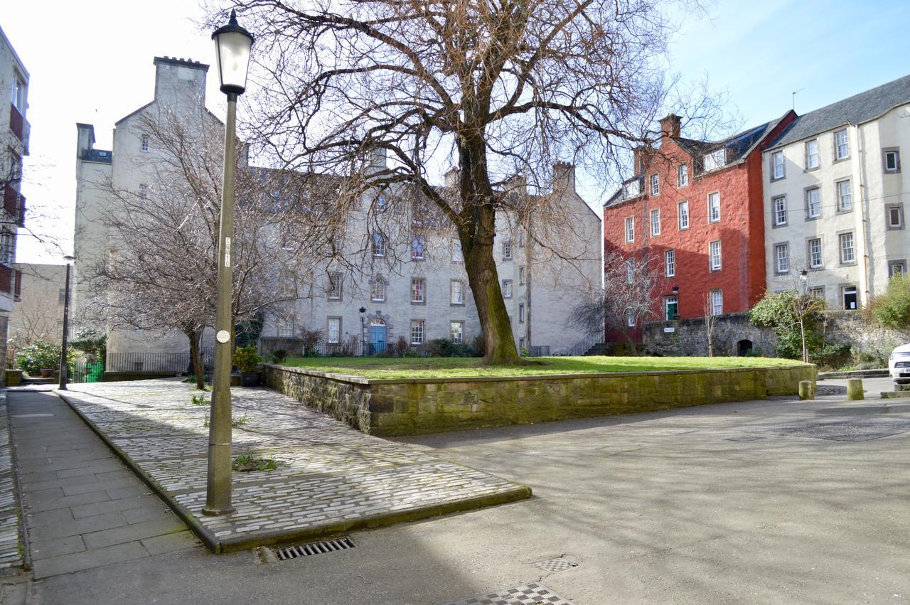 2 Bedroom Flat in the Royal Mile Единбург Екстериор снимка