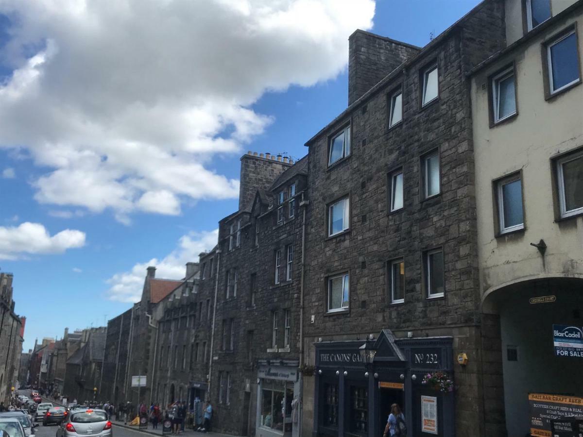 2 Bedroom Flat in the Royal Mile Единбург Екстериор снимка